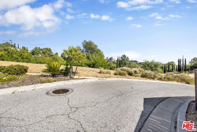 1 Oak Hill Ave, Los Angeles, CA 90042