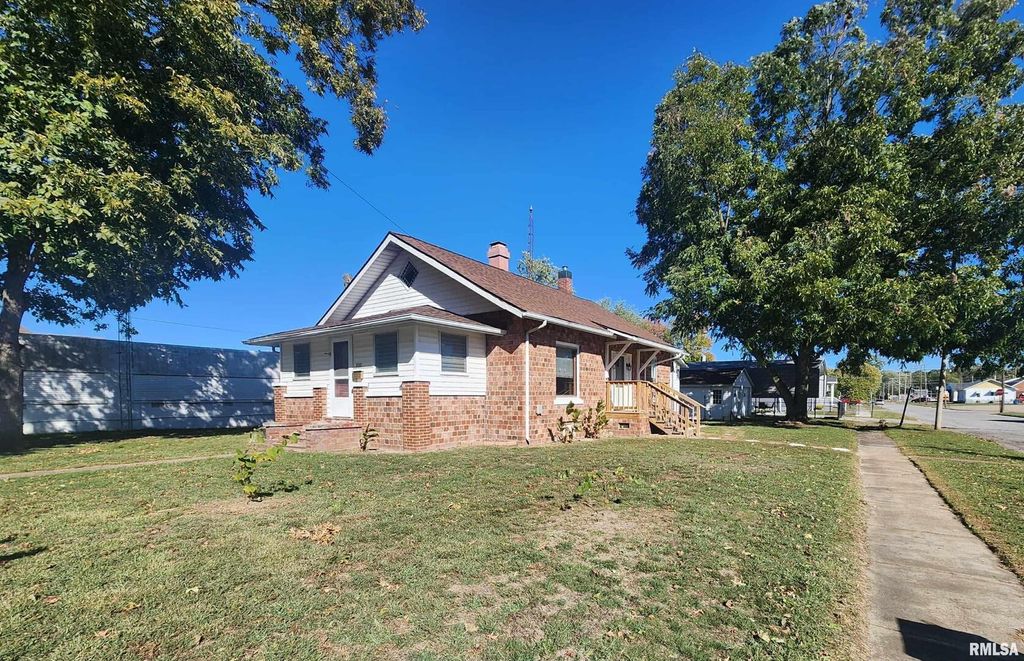 202 N VICTOR Street, Christopher, IL 62822 — exterior