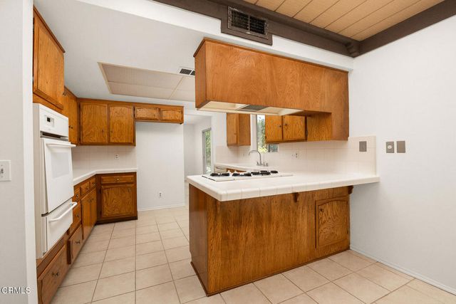 1740 Foothill Boulevard, La Canada Flintridge, CA 91011