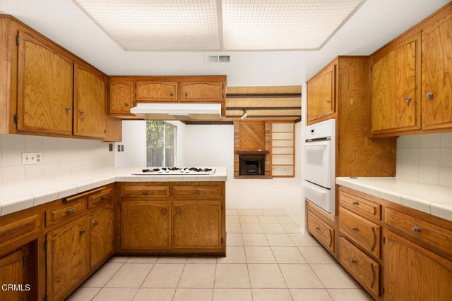 1740 Foothill Boulevard, La Canada Flintridge, CA 91011