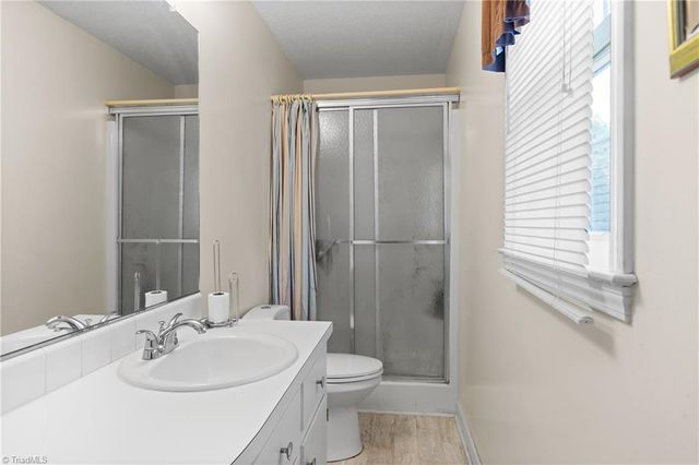 2758 Park Oak Drive, Clemmons, NC 27012