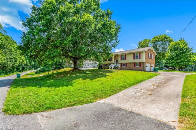 2758 Park Oak Drive, Clemmons, NC 27012