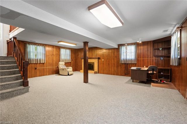 2758 Park Oak Drive, Clemmons, NC 27012