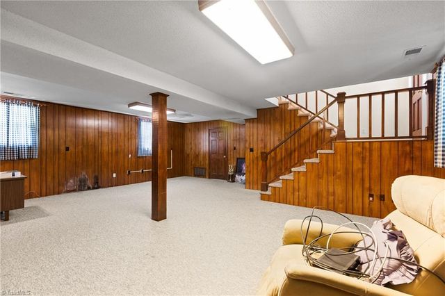 2758 Park Oak Drive, Clemmons, NC 27012
