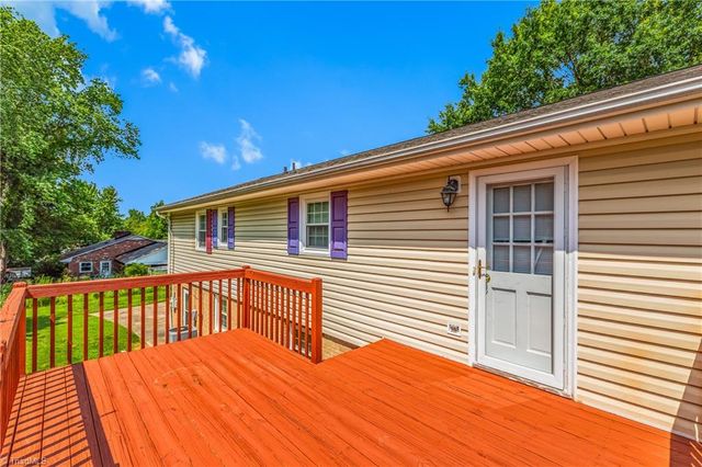 2758 Park Oak Drive, Clemmons, NC 27012