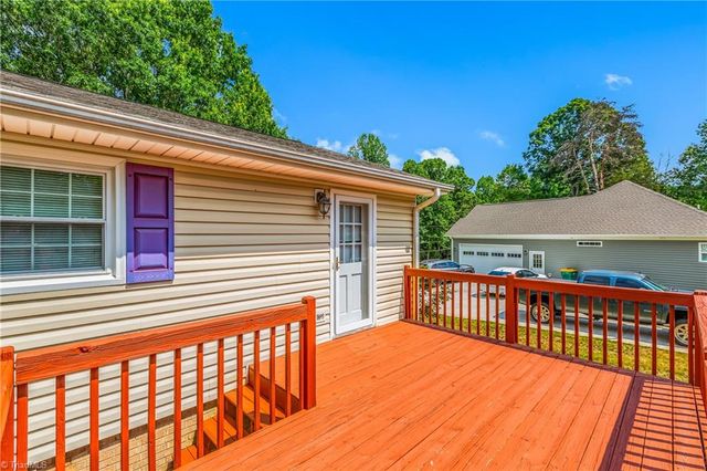 2758 Park Oak Drive, Clemmons, NC 27012
