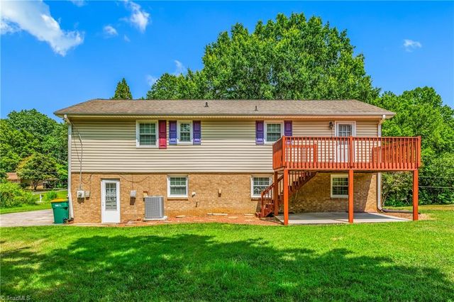 2758 Park Oak Drive, Clemmons, NC 27012