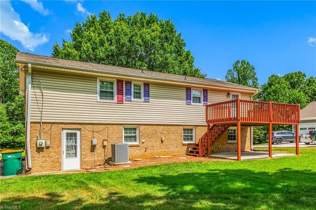 2758 Park Oak Drive, Clemmons, NC 27012