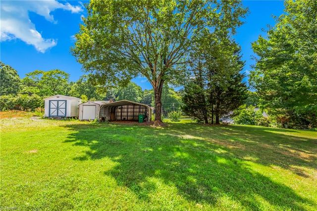 2758 Park Oak Drive, Clemmons, NC 27012