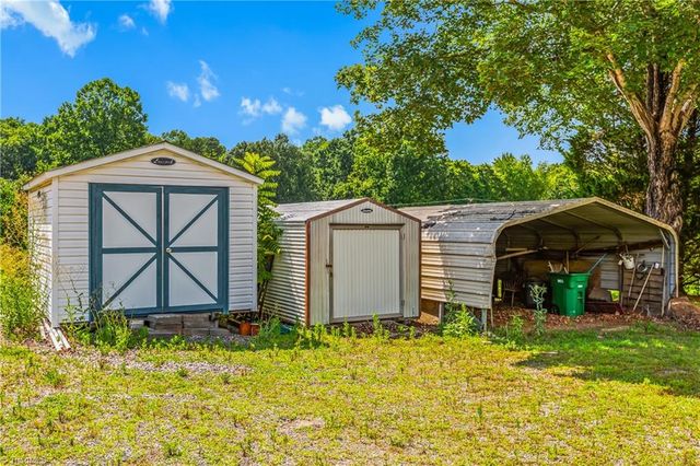 2758 Park Oak Drive, Clemmons, NC 27012