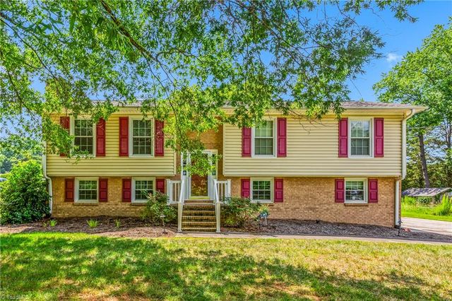 2758 Park Oak Drive, Clemmons, NC 27012