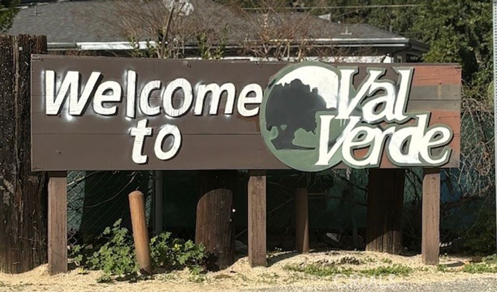 Image 5 of property listing at 0 Justamere, Val Verde, CA 91384