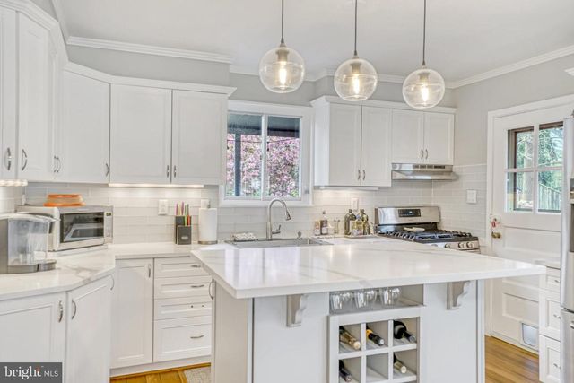 113 E TAYLOR RUN PKWY, Alexandria, VA 22314