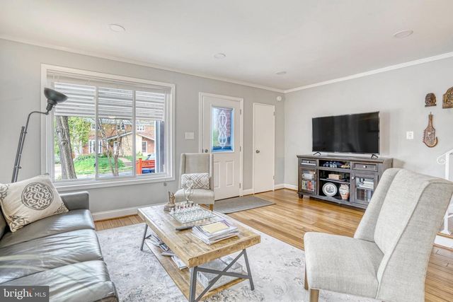 113 E TAYLOR RUN PKWY, Alexandria, VA 22314