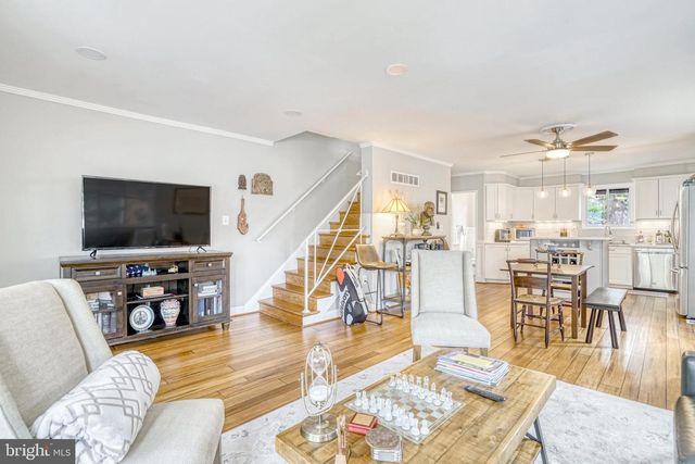 113 E TAYLOR RUN PKWY, Alexandria, VA 22314
