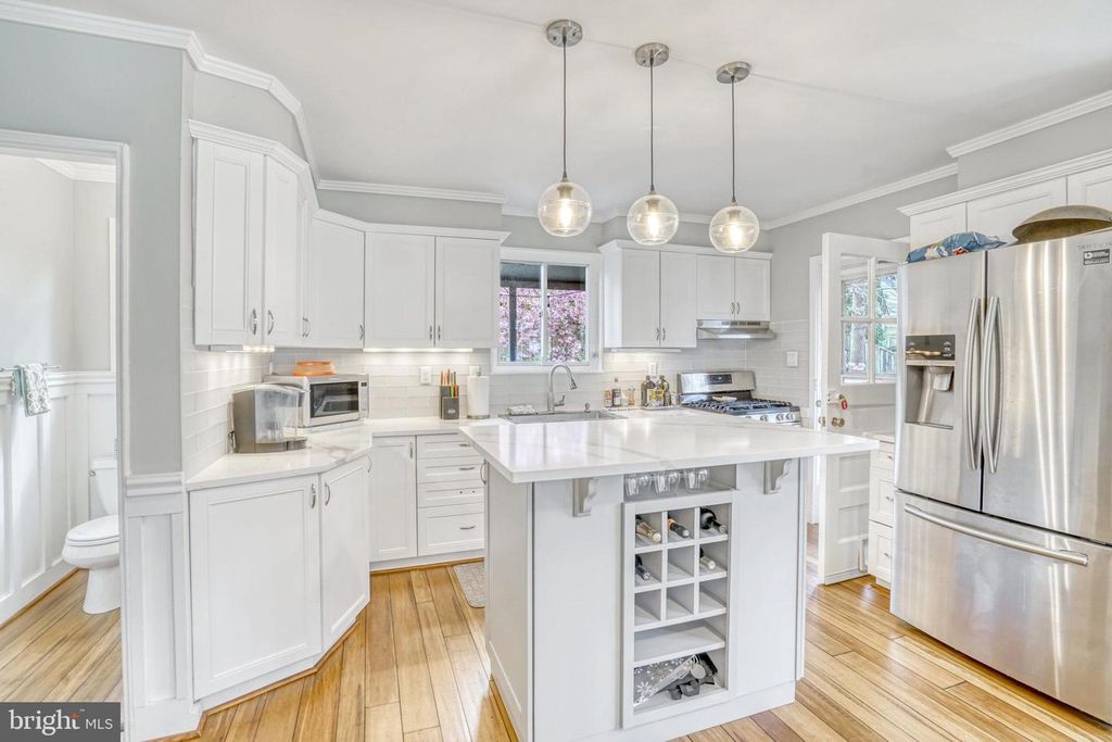 113 E TAYLOR RUN PKWY, Alexandria, VA 22314