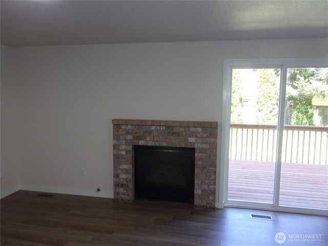 7911 119th Street Ct E, Puyallup, WA 98373