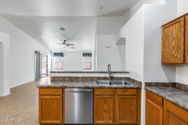 3830 W SANTA CRUZ Avenue, San Tan Valley, AZ 85144