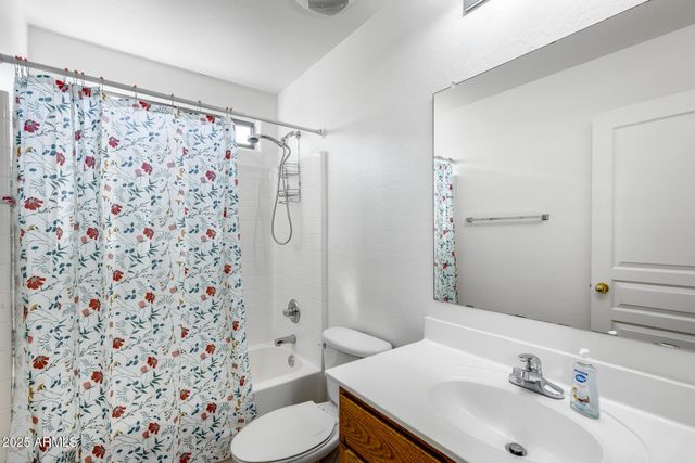 3830 W SANTA CRUZ Avenue, San Tan Valley, AZ 85144