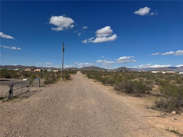 4720 N Elfrida Rd, Golden Valley, AZ 86413