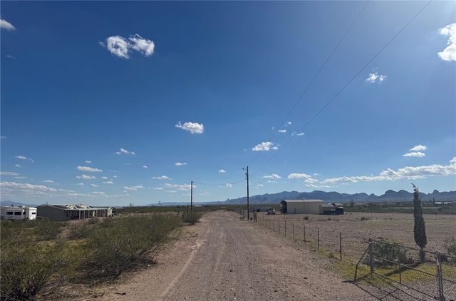 4720 N Elfrida Rd, Golden Valley, AZ 86413