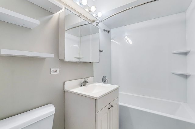 4410 W 111th Street 303, Oak Lawn, IL 60453