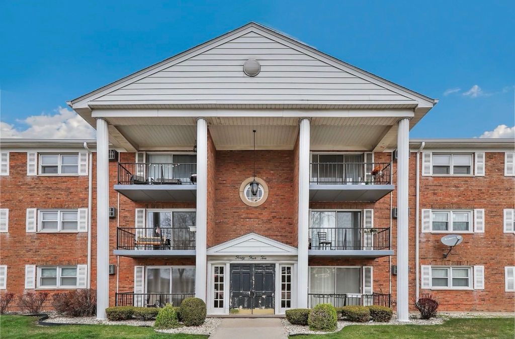 4410 W 111th Street 303, Oak Lawn, IL 60453