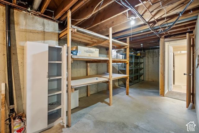 1374 W MARINWOOD AVE, Taylorsville, UT 84123