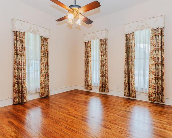 2416 Avenue I, Bay City, TX 77414