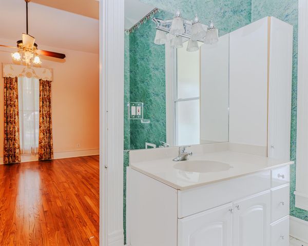 2416 Avenue I, Bay City, TX 77414