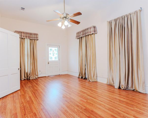 2416 Avenue I, Bay City, TX 77414