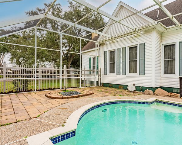 2416 Avenue I, Bay City, TX 77414