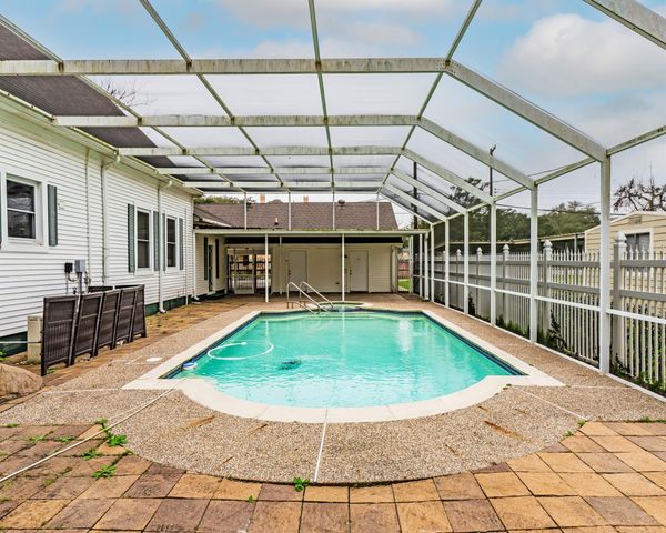 2416 Avenue I, Bay City, TX 77414