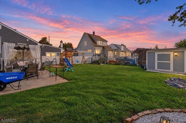 52 Daniel St, Woodbridge Twp., NJ 07064