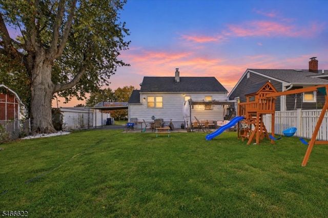 52 Daniel St, Woodbridge Twp., NJ 07064