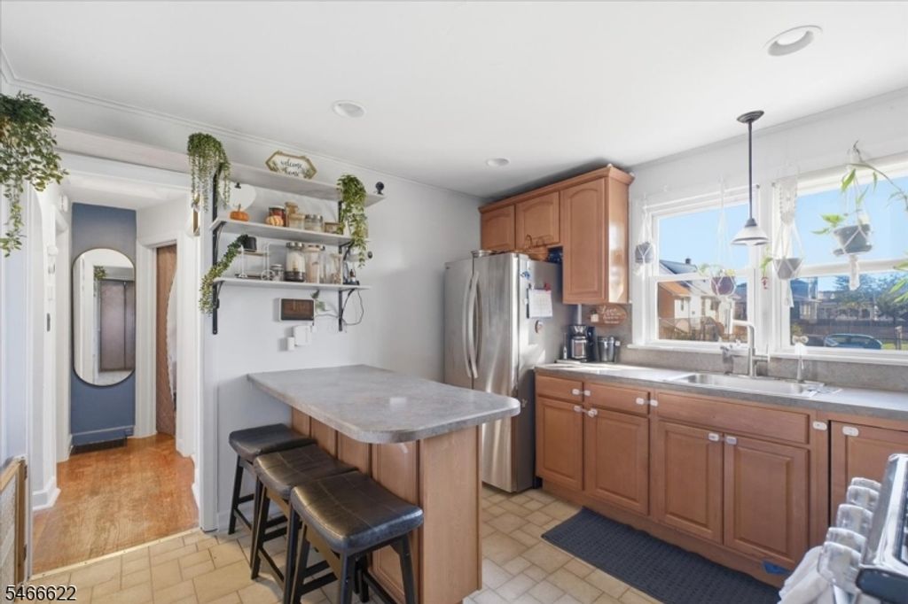 52 Daniel St, Woodbridge Twp., NJ 07064