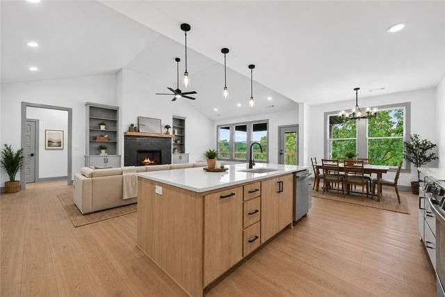 44 Leona Drive, Bella Vista, AR 72715