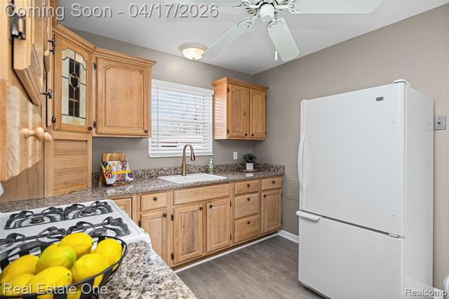 4656 Buckingham Drive, Warren, MI 48092