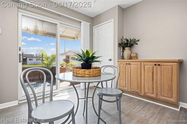 4656 Buckingham Drive, Warren, MI 48092