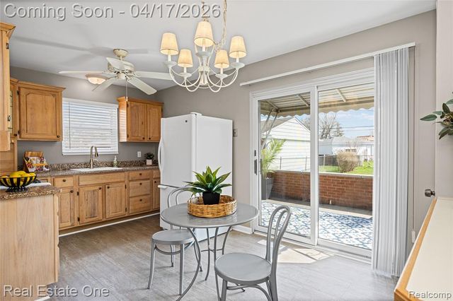 4656 Buckingham Drive, Warren, MI 48092