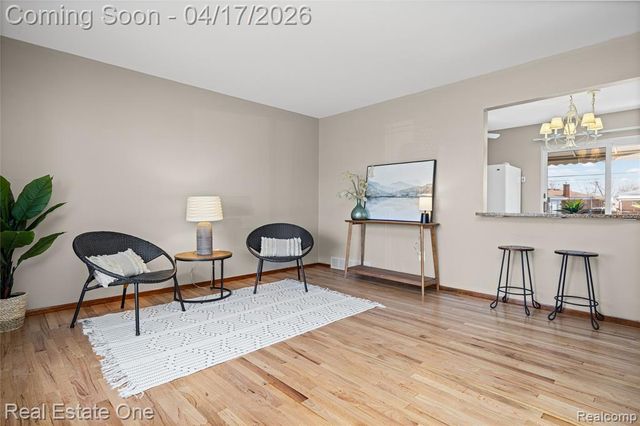 4656 Buckingham Drive, Warren, MI 48092