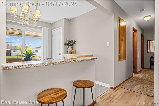 4656 Buckingham Drive, Warren, MI 48092