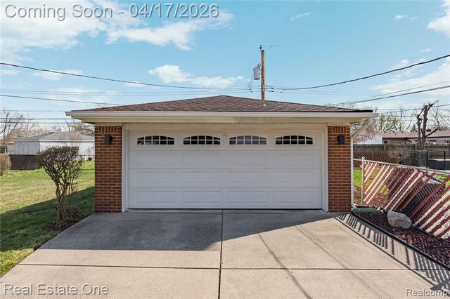 4656 Buckingham Drive, Warren, MI 48092