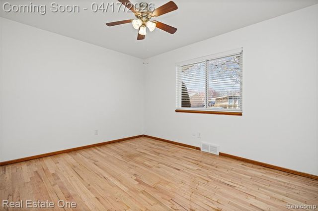 4656 Buckingham Drive, Warren, MI 48092