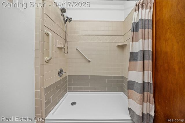 4656 Buckingham Drive, Warren, MI 48092