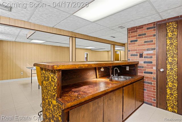 4656 Buckingham Drive, Warren, MI 48092