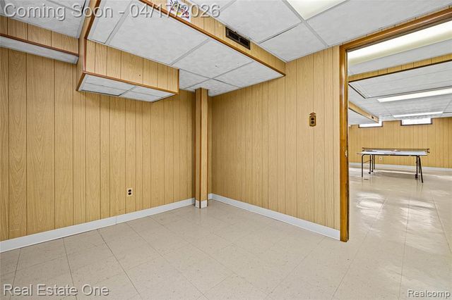 4656 Buckingham Drive, Warren, MI 48092