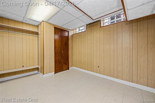 4656 Buckingham Drive, Warren, MI 48092