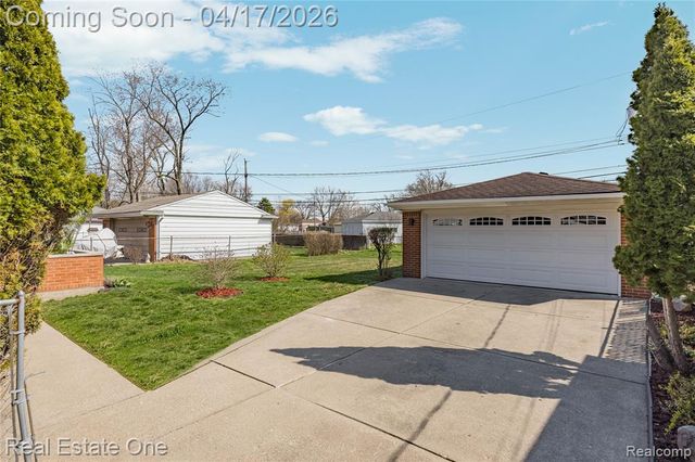 4656 Buckingham Drive, Warren, MI 48092