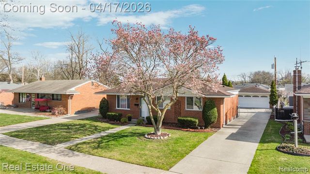 4656 Buckingham Drive, Warren, MI 48092